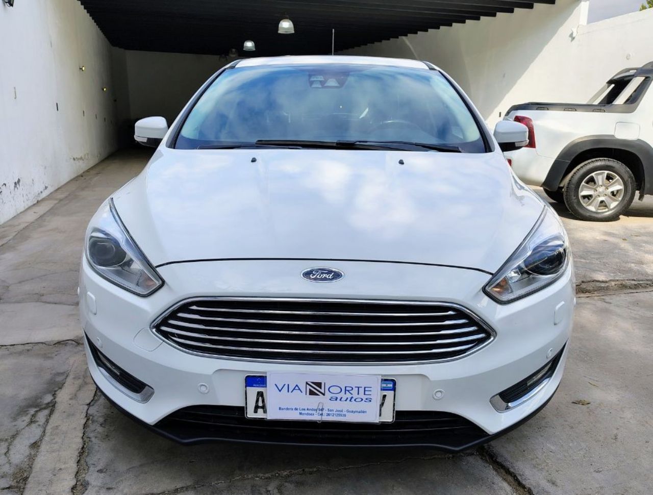 Ford Focus Usado Financiado en Mendoza, deRuedas