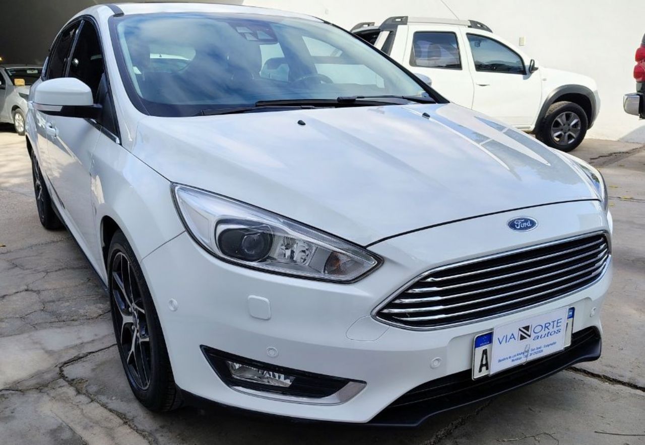Ford Focus Usado Financiado en Mendoza, deRuedas
