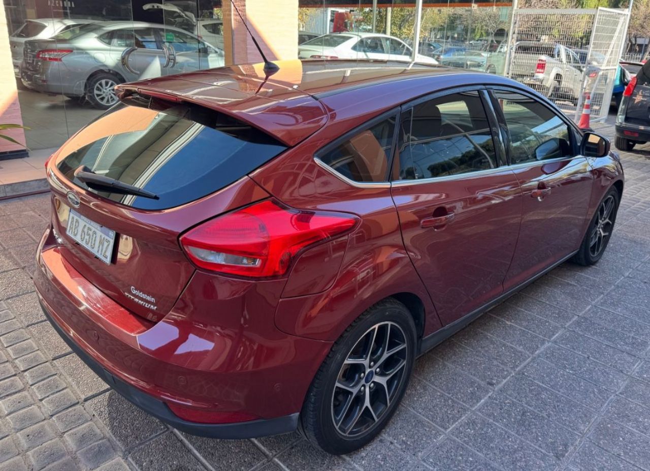 Ford Focus Usado Financiado en Mendoza, deRuedas