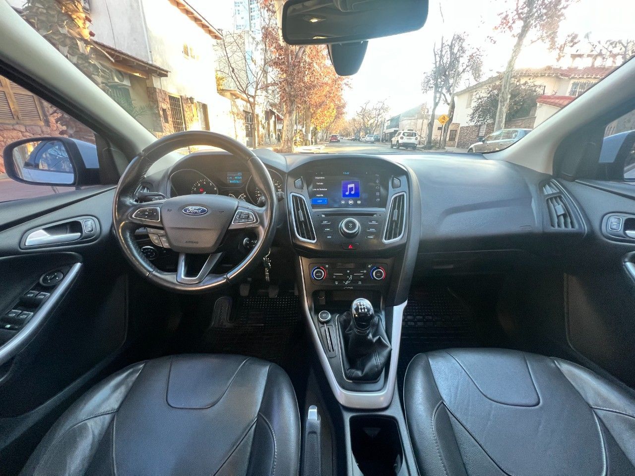 Ford Focus Usado Financiado en Mendoza, deRuedas