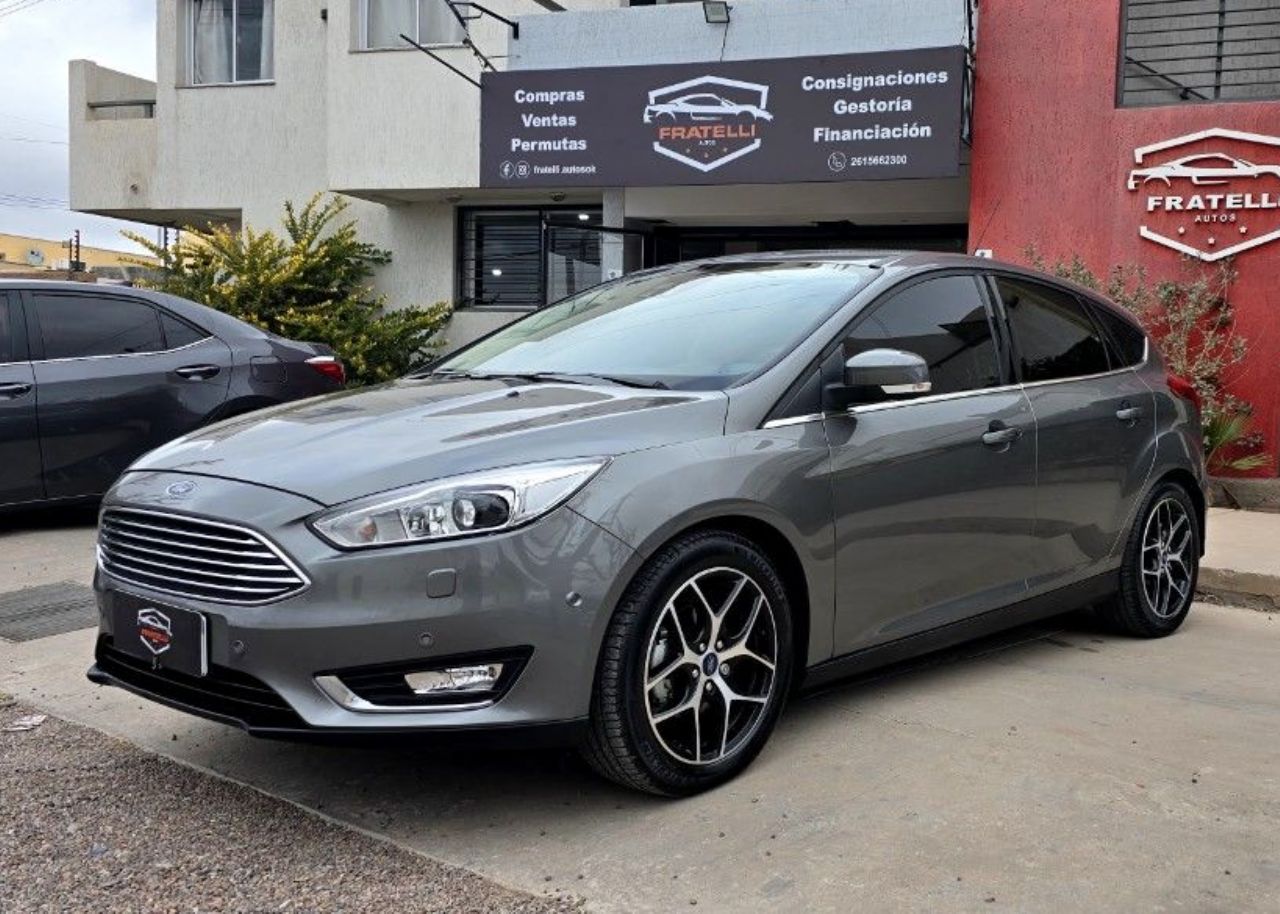 Ford Focus Usado Financiado en Mendoza, deRuedas