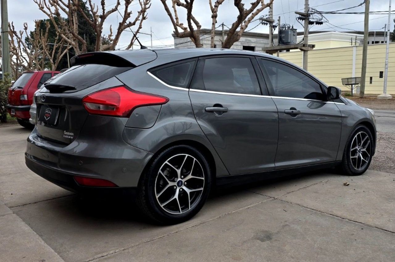 Ford Focus Usado Financiado en Mendoza, deRuedas