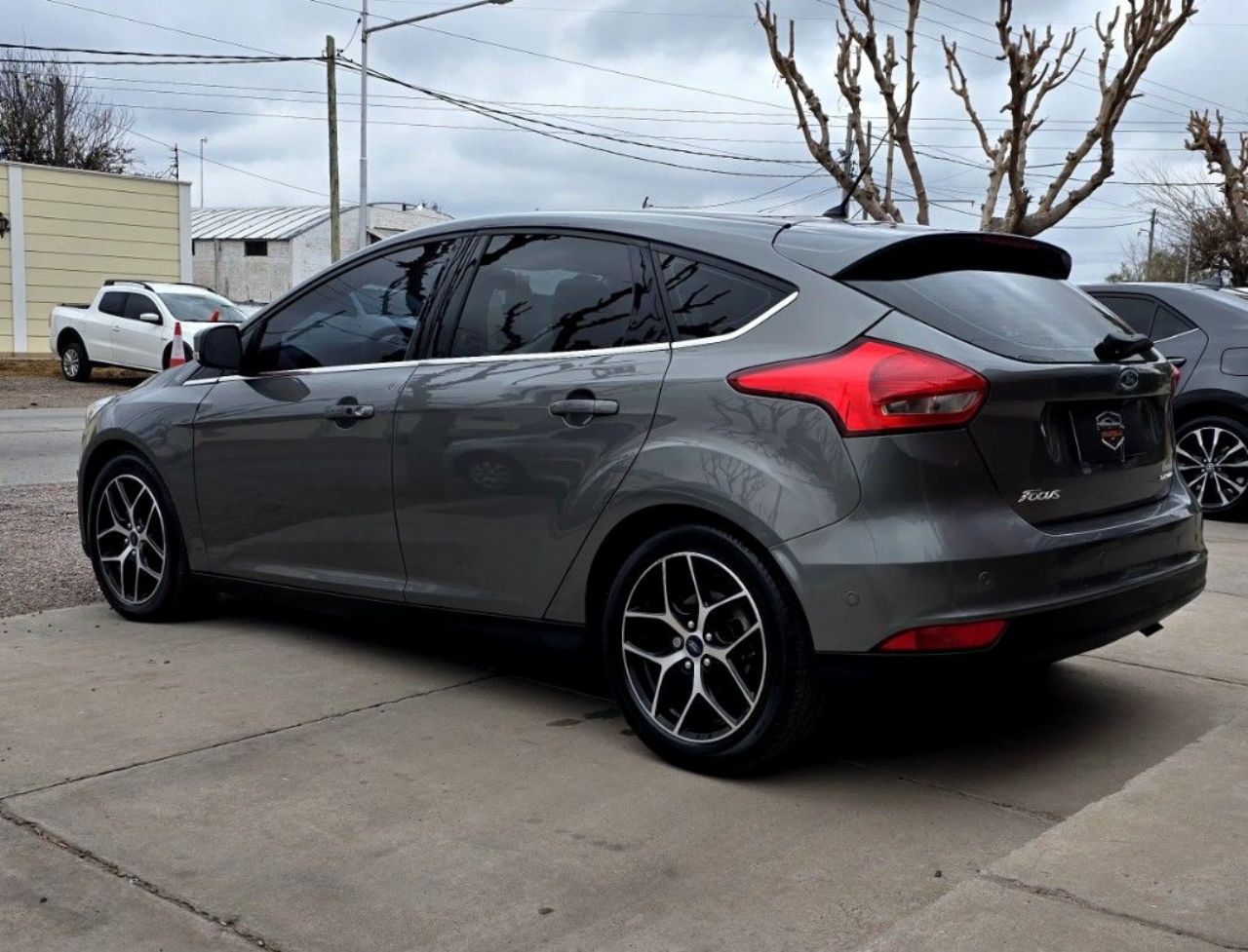 Ford Focus Usado Financiado en Mendoza, deRuedas