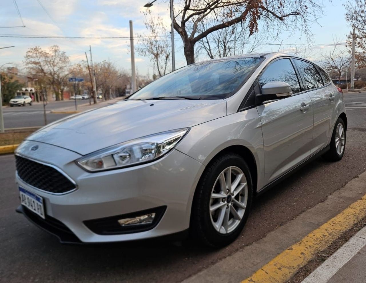 Ford Focus Usado Financiado en Mendoza, deRuedas