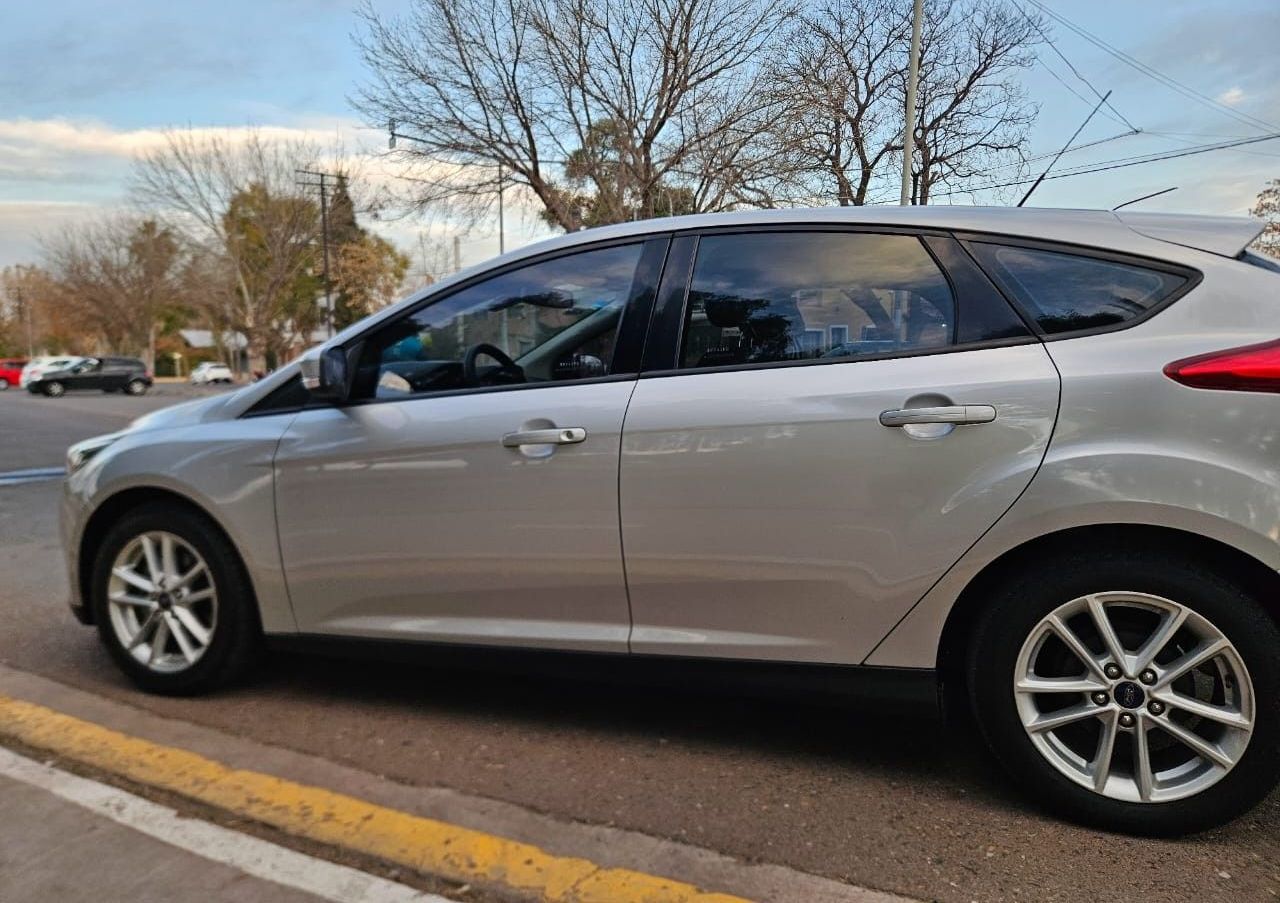Ford Focus Usado Financiado en Mendoza, deRuedas