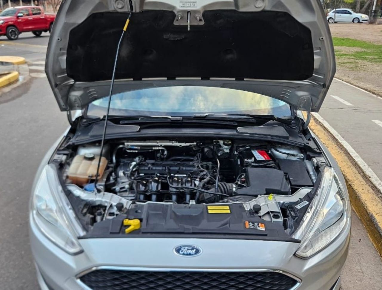 Ford Focus Usado Financiado en Mendoza, deRuedas