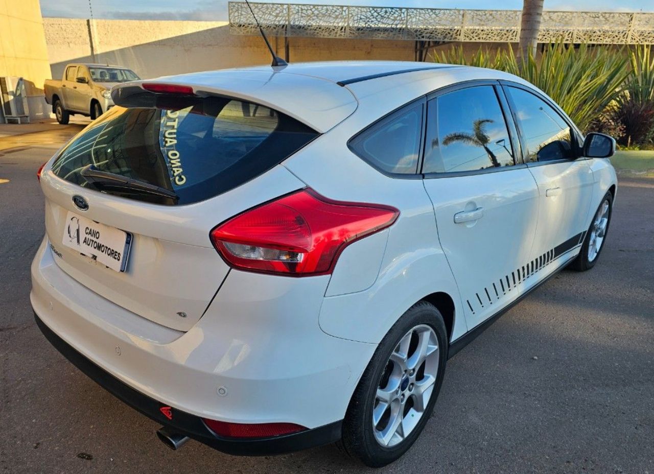 Ford Focus Usado Financiado en Mendoza, deRuedas