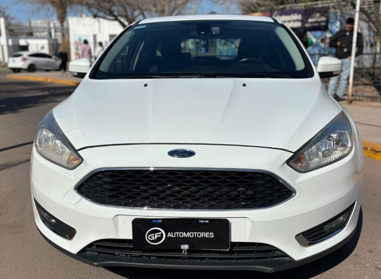 Ford Focus Usado Financiado en Mendoza, deRuedas