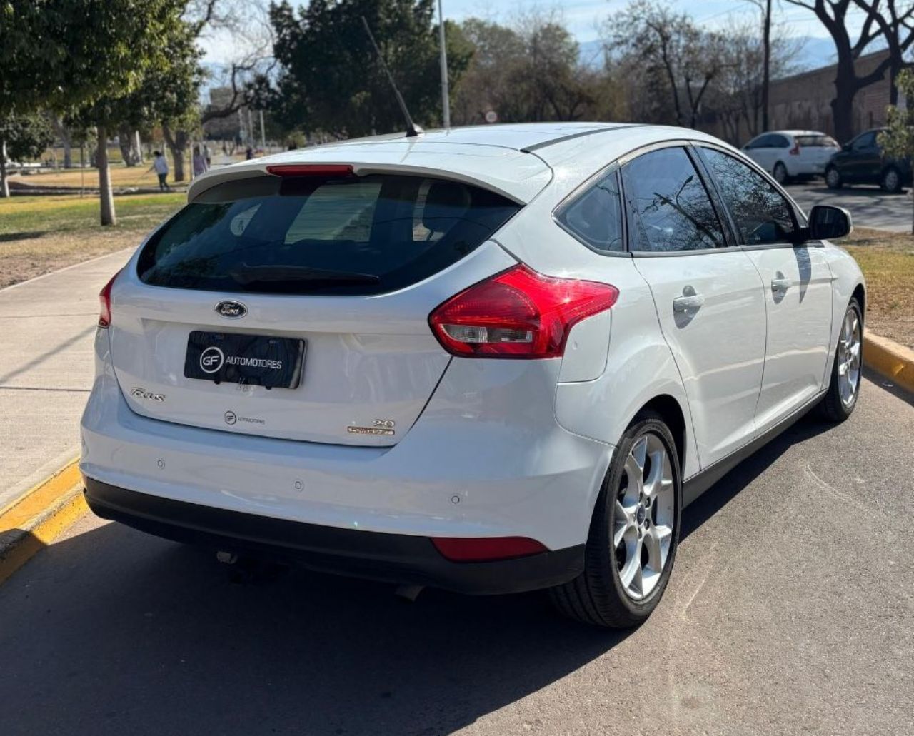 Ford Focus Usado Financiado en Mendoza, deRuedas