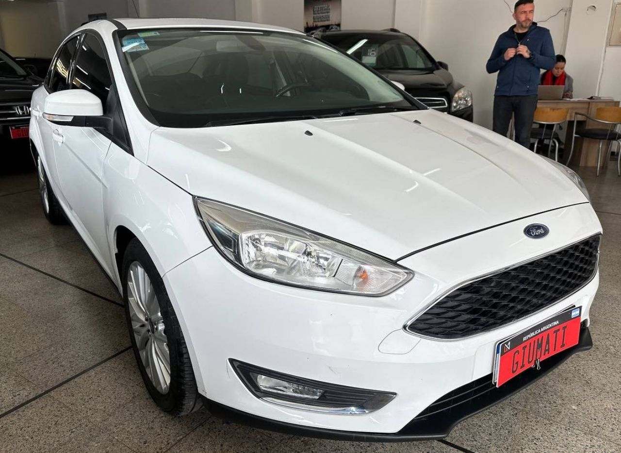 Ford Focus Usado Financiado en Mendoza, deRuedas