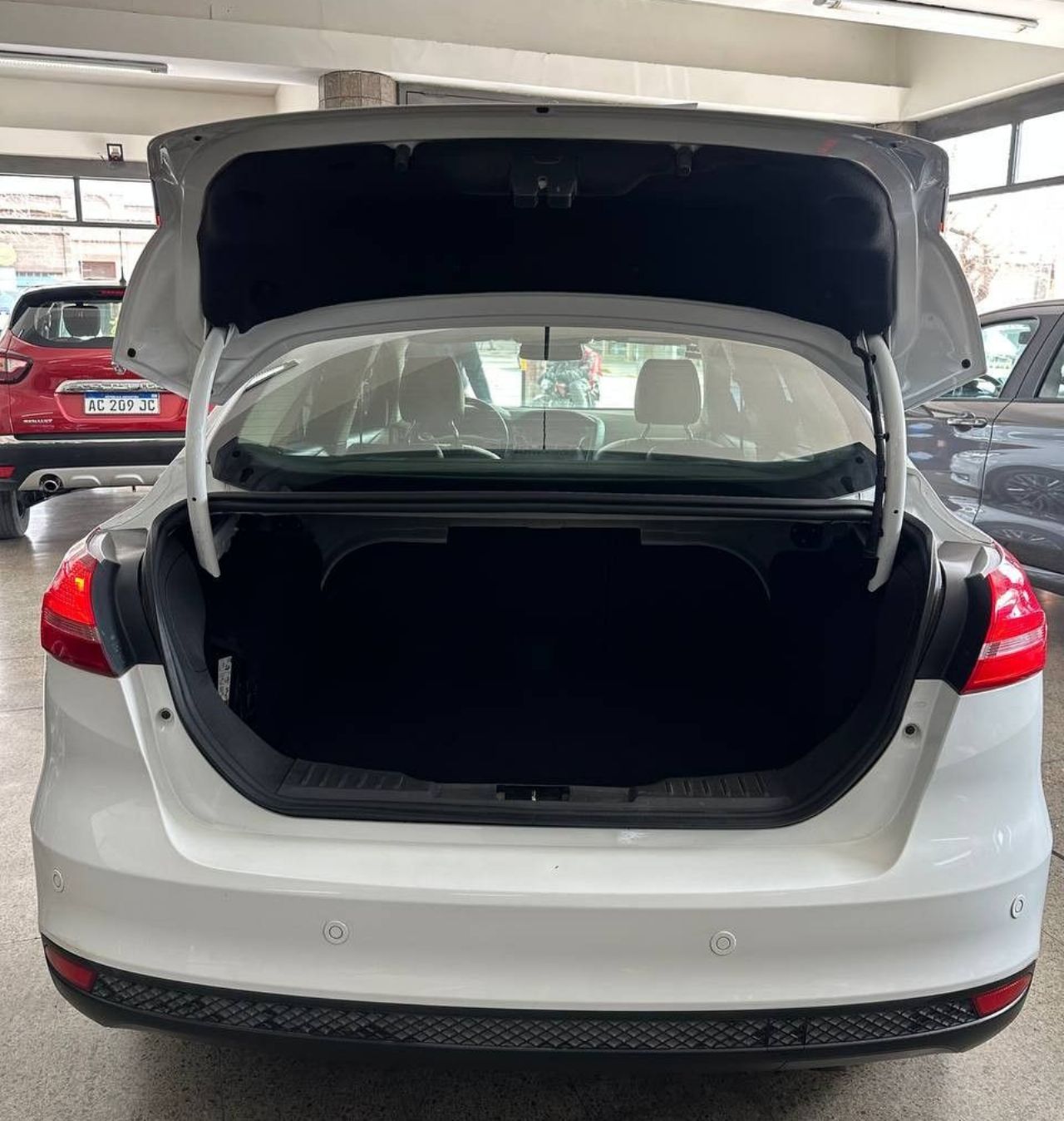 Ford Focus Usado Financiado en Mendoza, deRuedas
