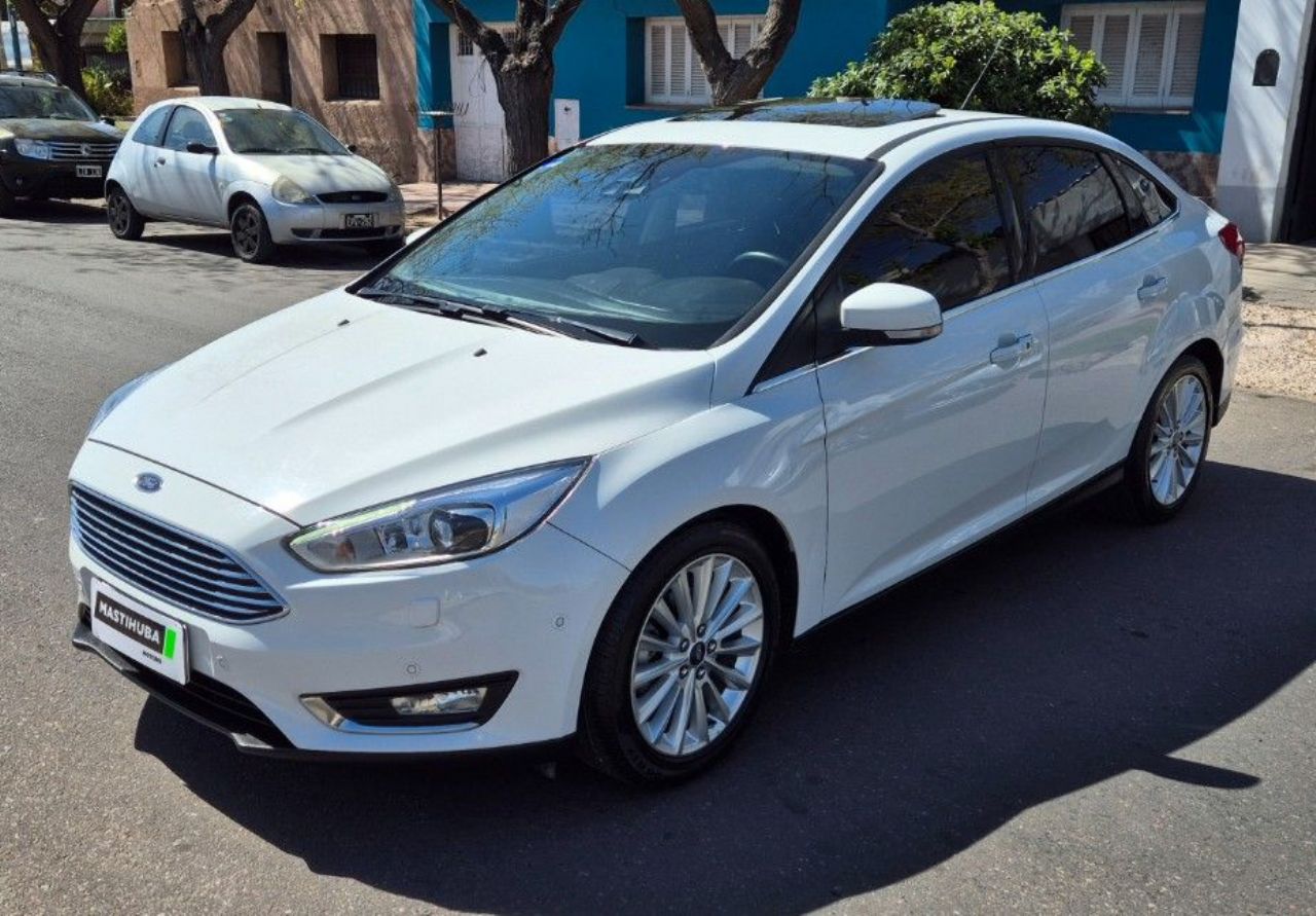 Ford Focus Usado Financiado en Mendoza, deRuedas
