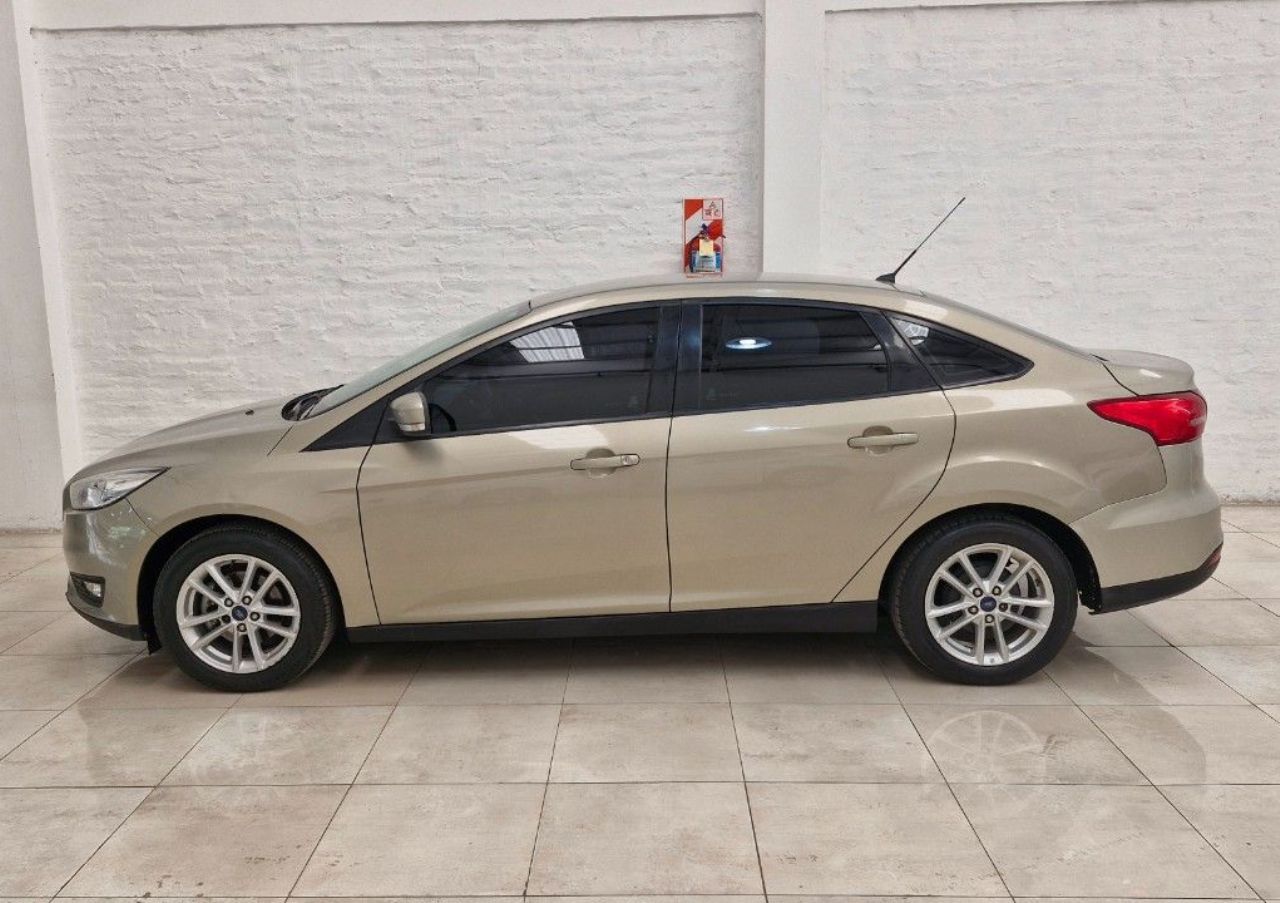 Ford Focus Usado Financiado en Mendoza, deRuedas
