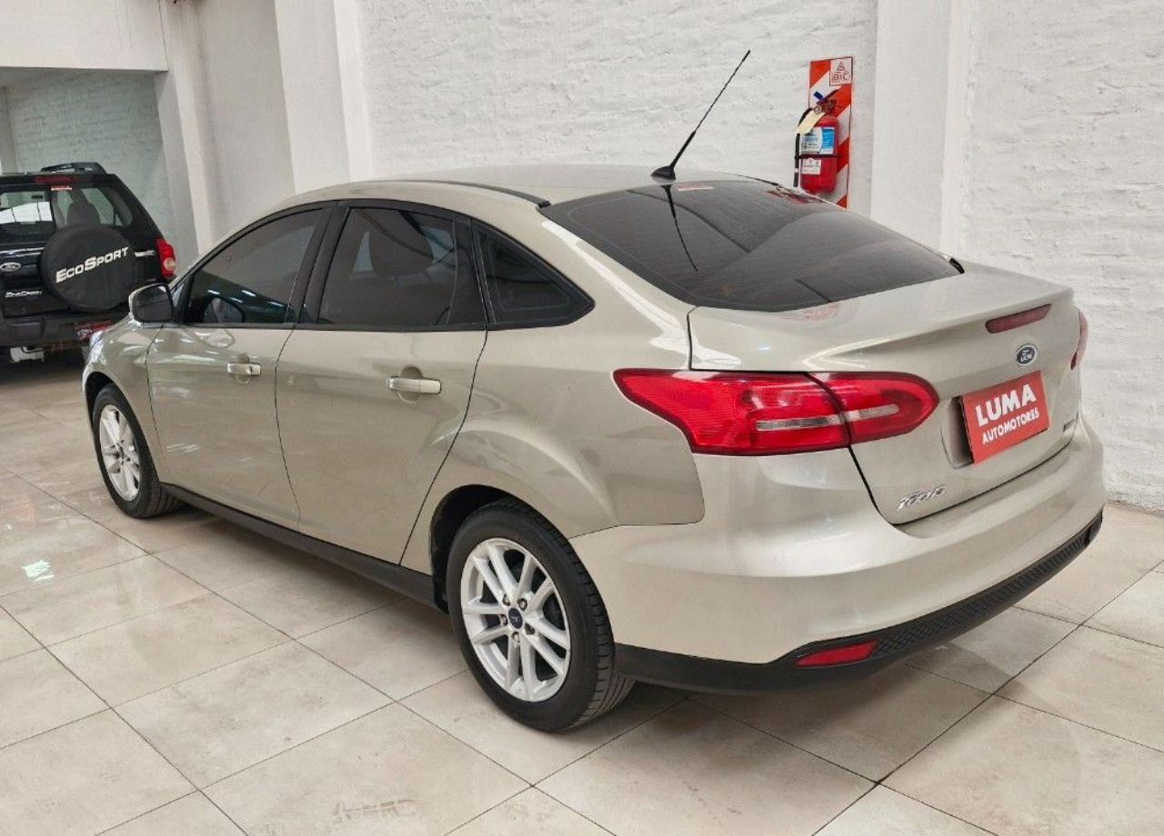 Ford Focus Usado Financiado en Mendoza, deRuedas
