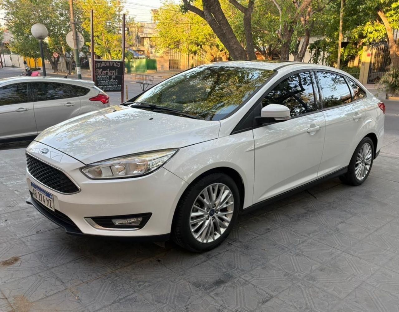 Ford Focus Usado Financiado en Mendoza, deRuedas