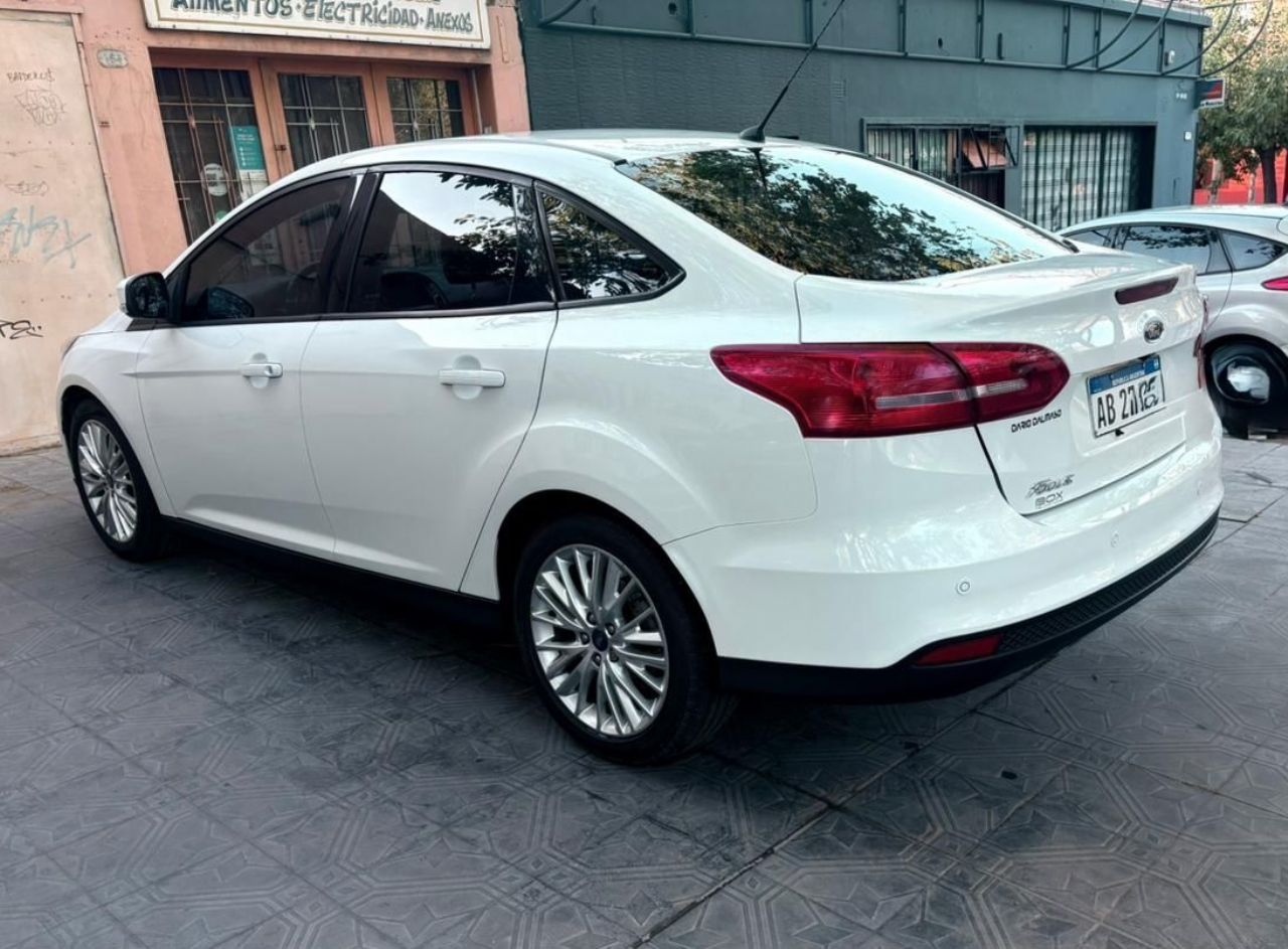Ford Focus Usado Financiado en Mendoza, deRuedas