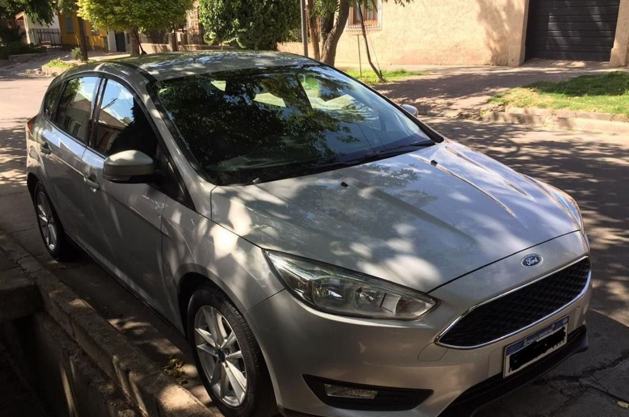Ford Focus Usado Financiado en Mendoza, deRuedas