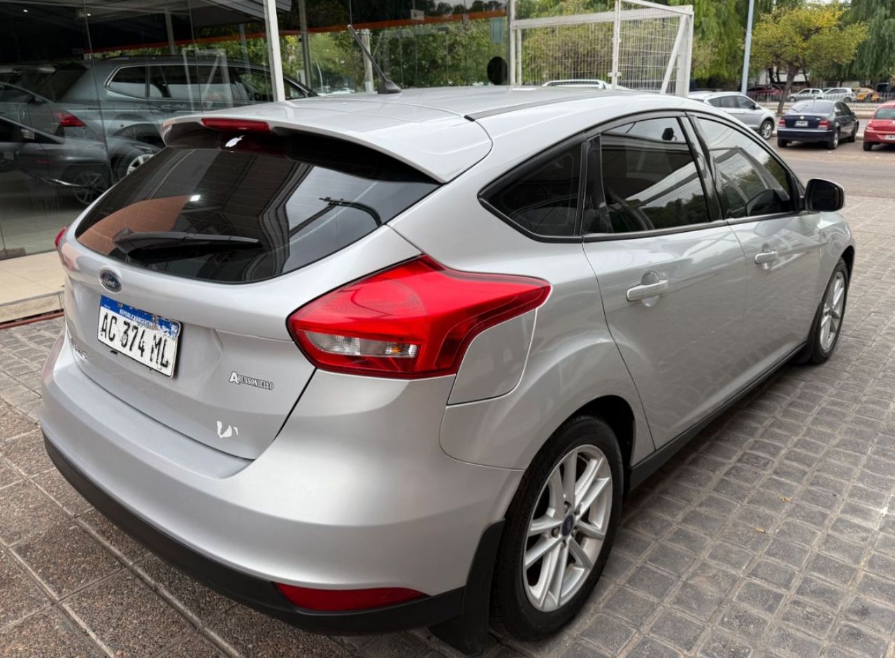 Ford Focus Usado Financiado en Mendoza, deRuedas