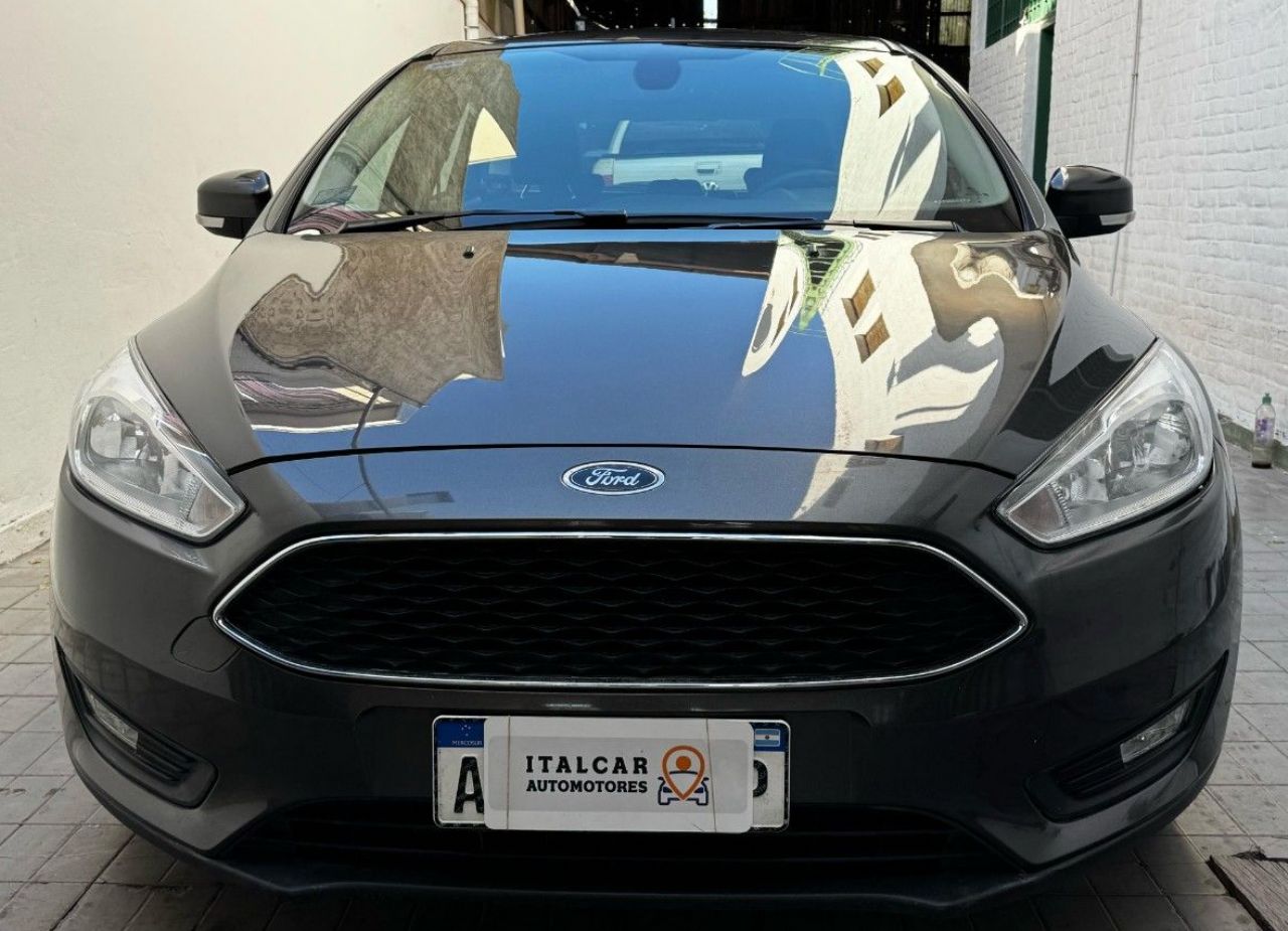 Ford Focus Usado Financiado en Mendoza, deRuedas