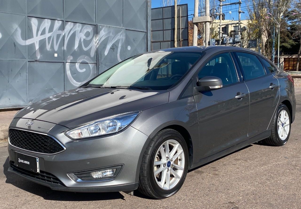 Ford Focus Usado Financiado en Mendoza, deRuedas