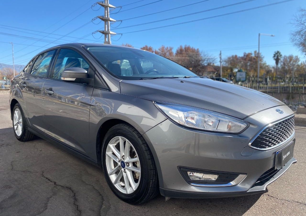 Ford Focus Usado Financiado en Mendoza, deRuedas