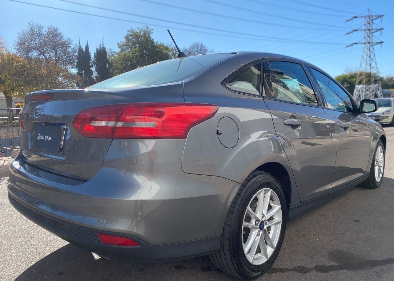 Ford Focus Usado Financiado en Mendoza, deRuedas