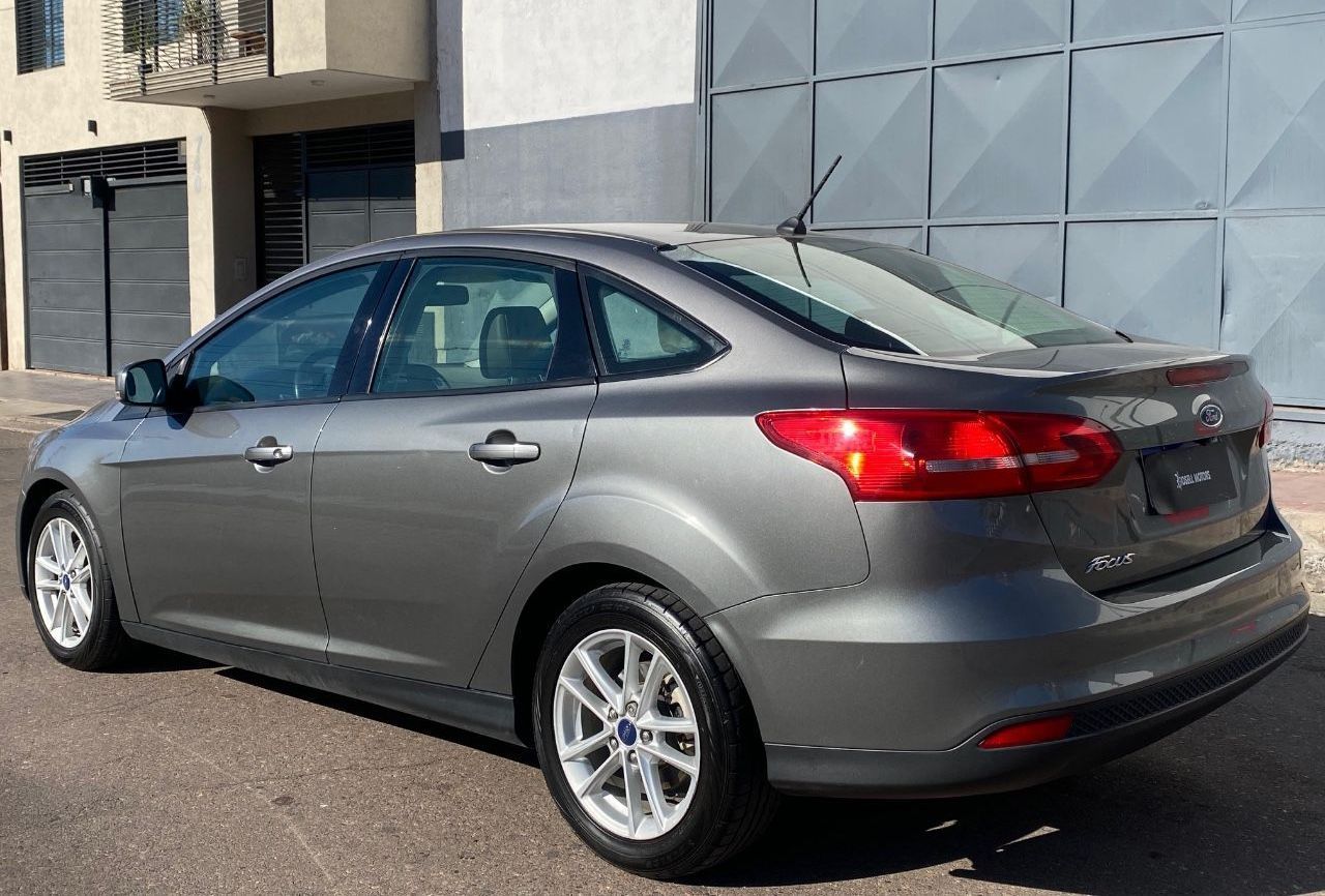 Ford Focus Usado Financiado en Mendoza, deRuedas