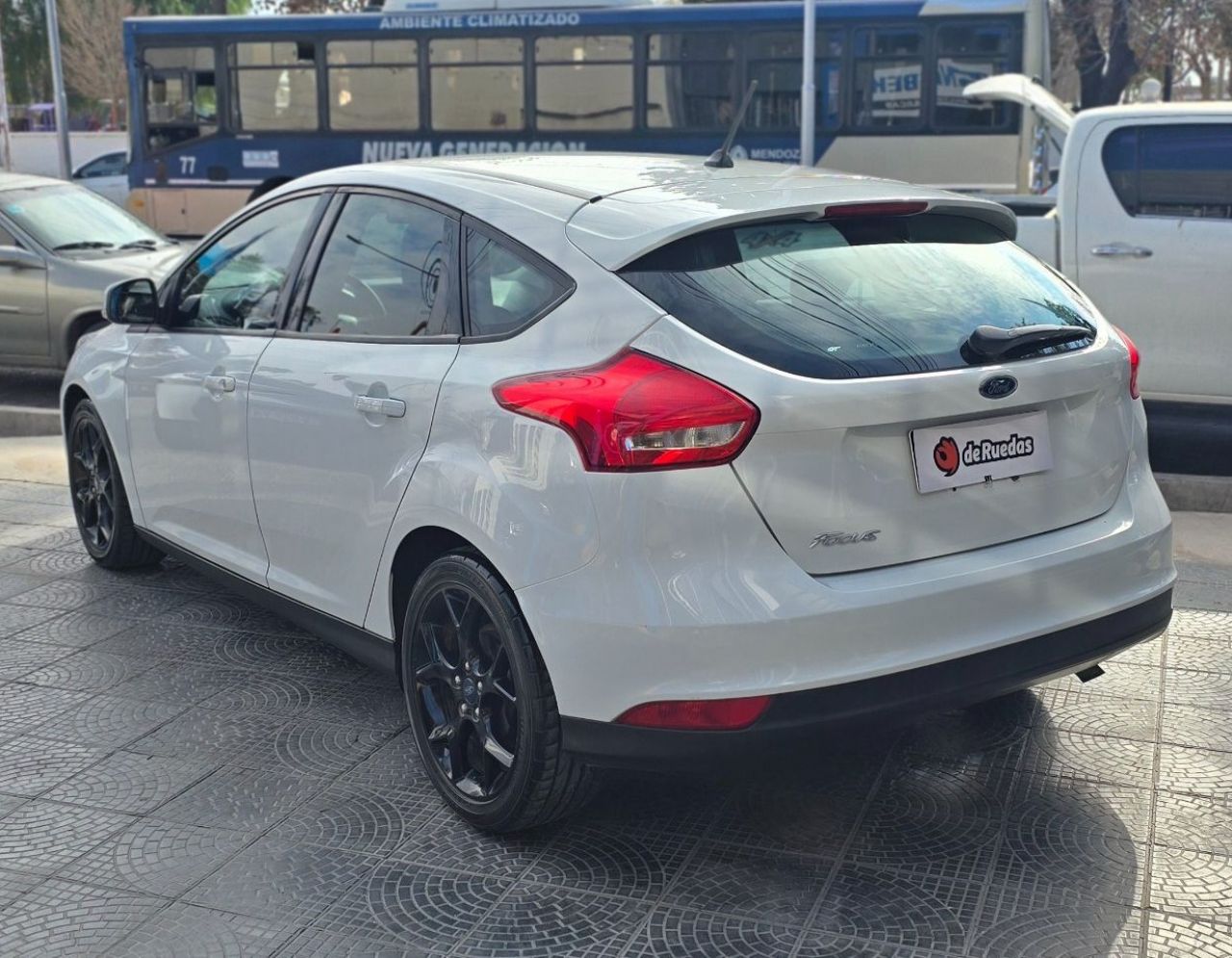 Ford Focus Usado Financiado en Mendoza, deRuedas