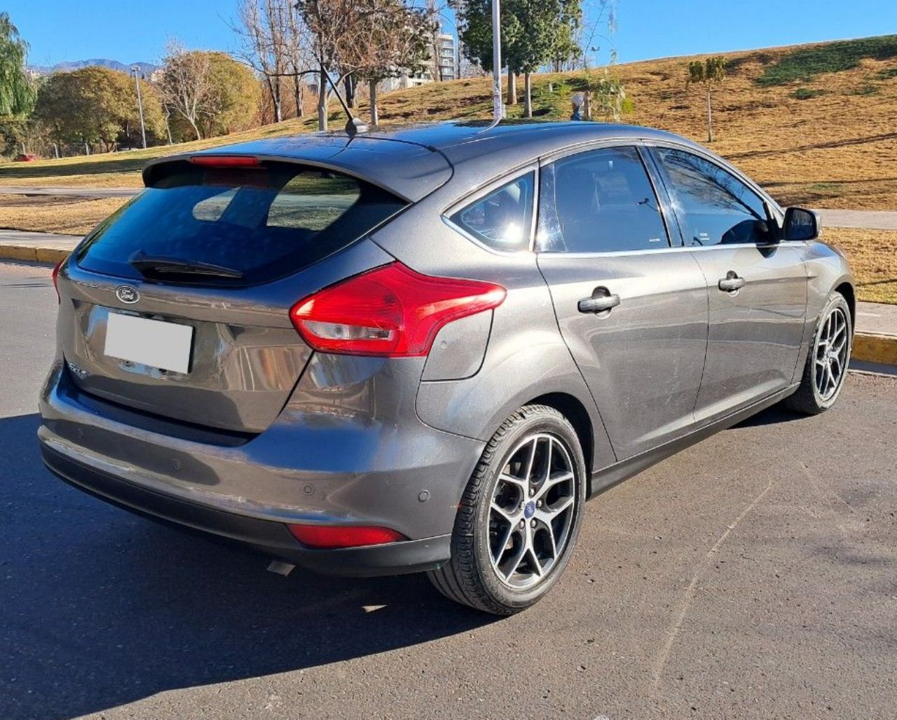 Ford Focus Usado Financiado en Mendoza, deRuedas