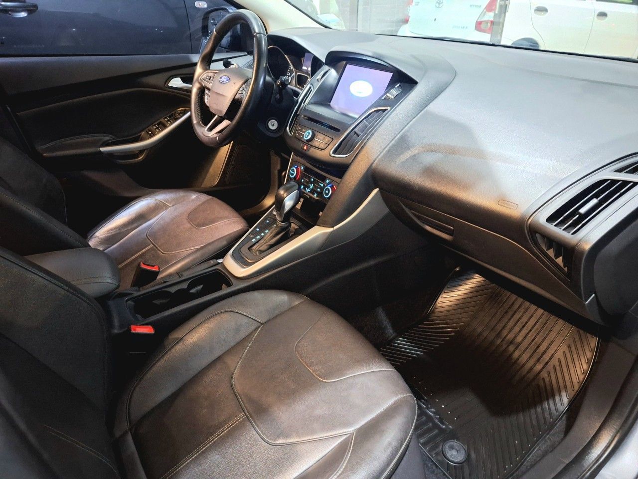 Ford Focus Usado Financiado en Mendoza, deRuedas