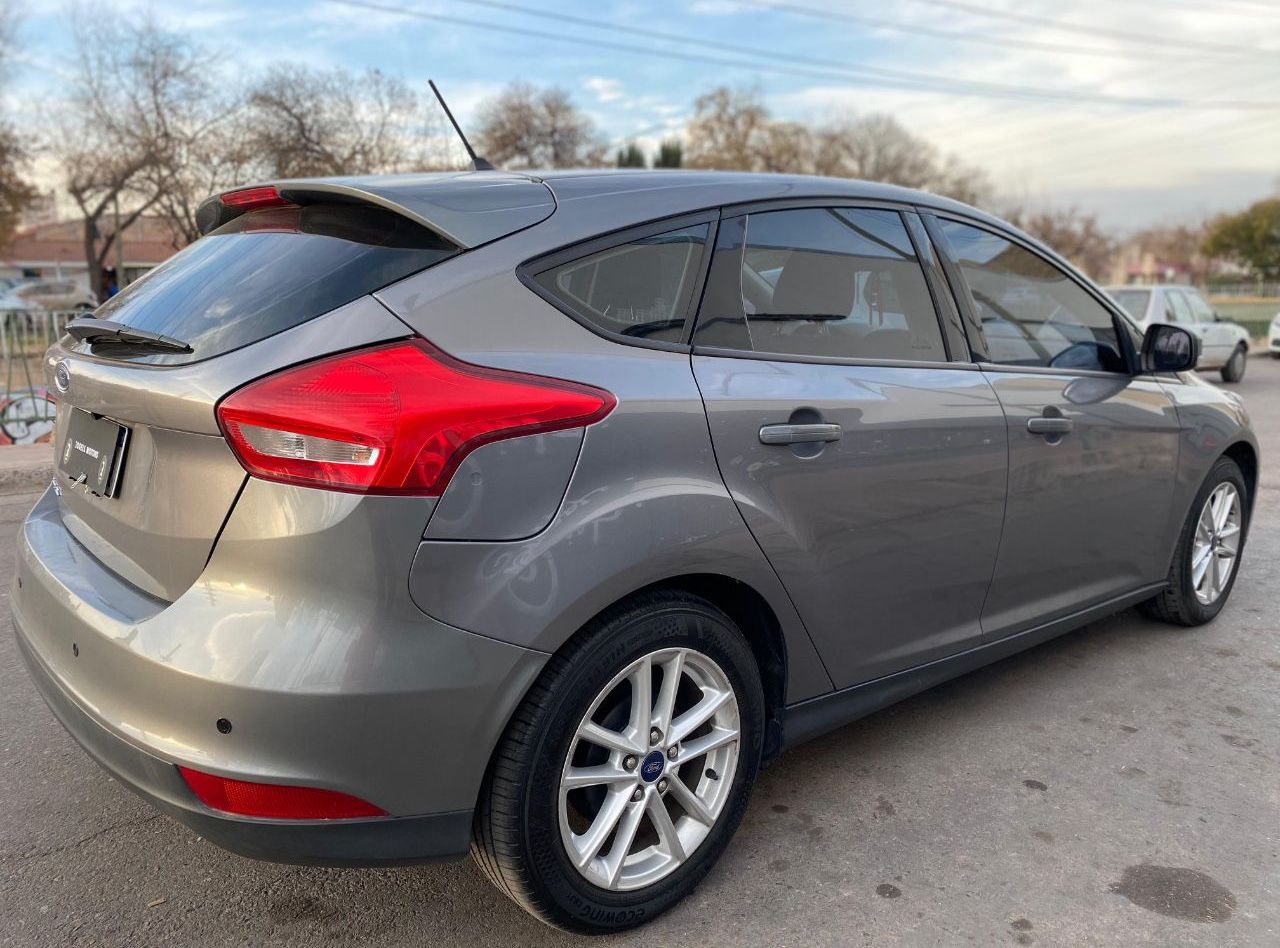 Ford Focus Usado Financiado en Mendoza, deRuedas