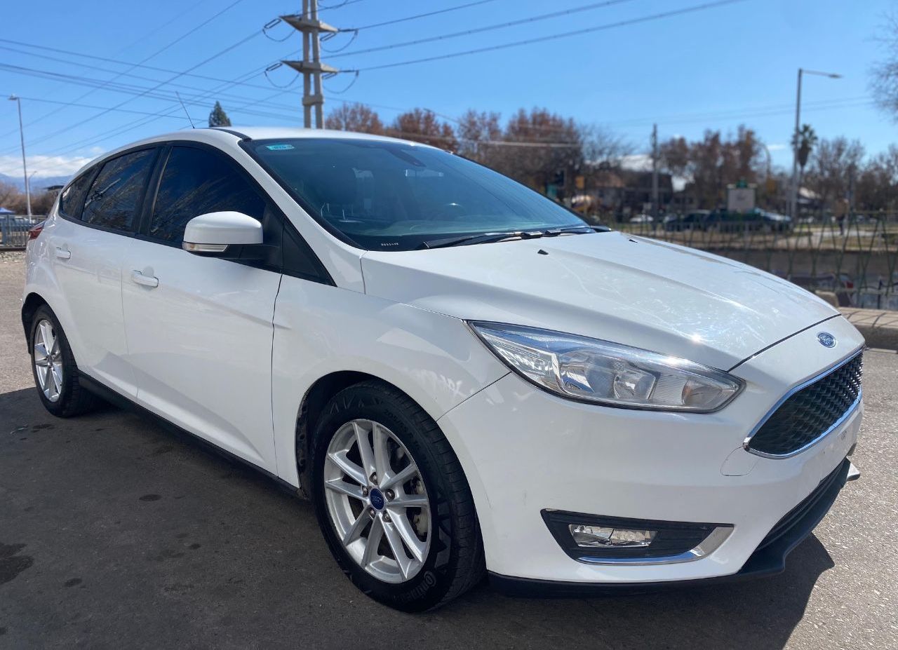 Ford Focus Usado Financiado en Mendoza, deRuedas