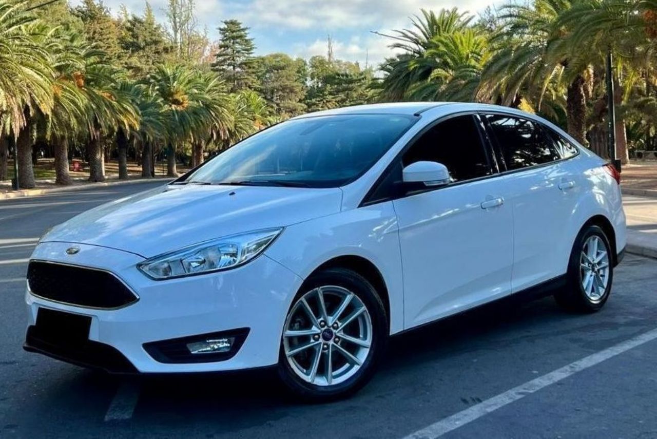 Ford Focus Usado Financiado en Mendoza, deRuedas