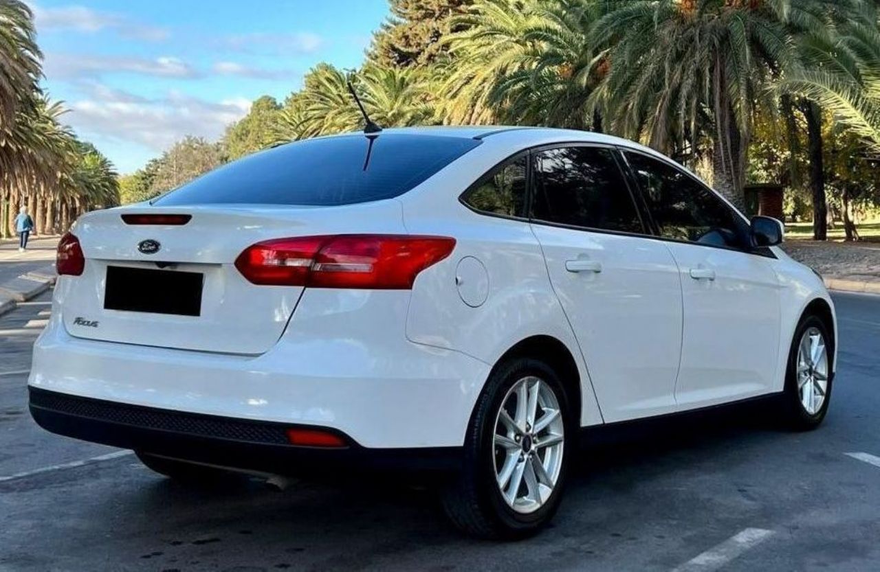 Ford Focus Usado Financiado en Mendoza, deRuedas