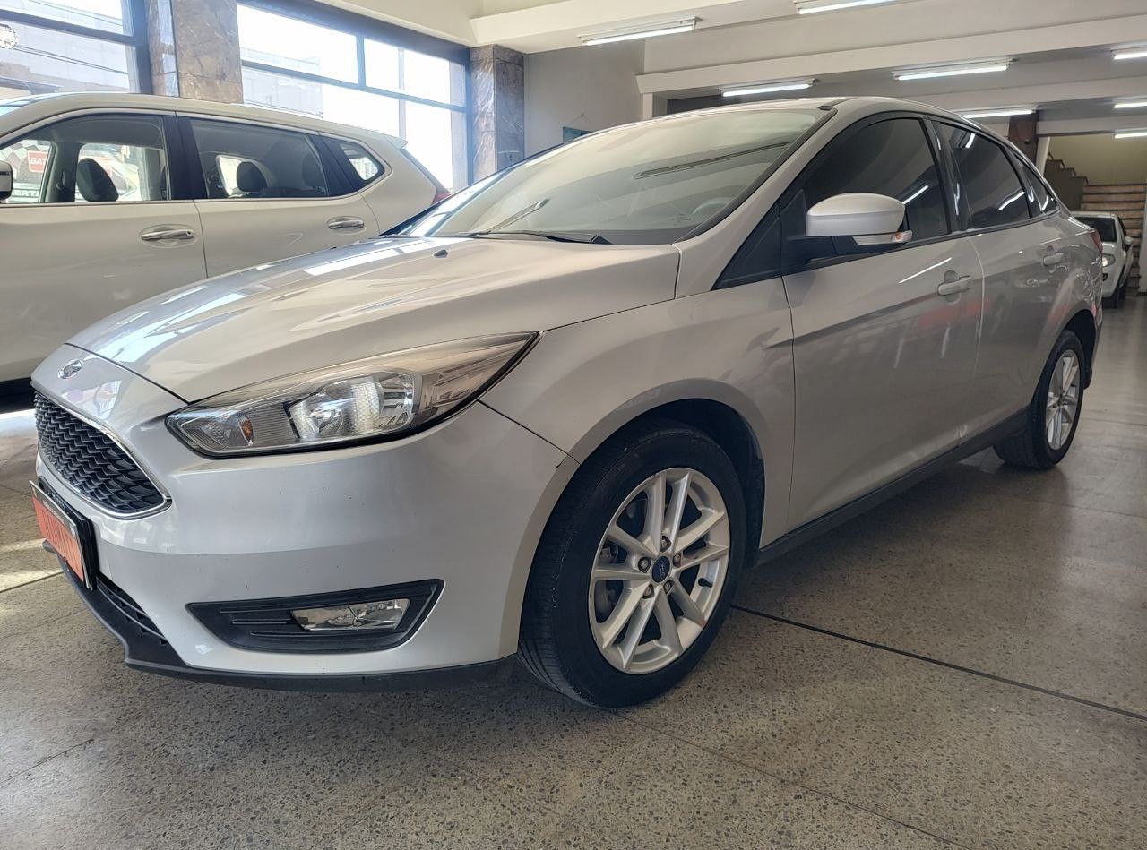 Ford Focus Usado Financiado en Mendoza, deRuedas