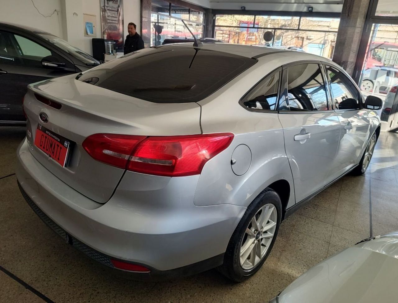Ford Focus Usado Financiado en Mendoza, deRuedas
