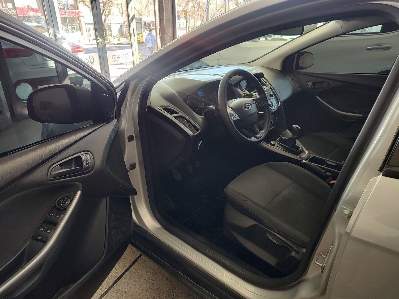 Ford Focus Usado Financiado en Mendoza, deRuedas