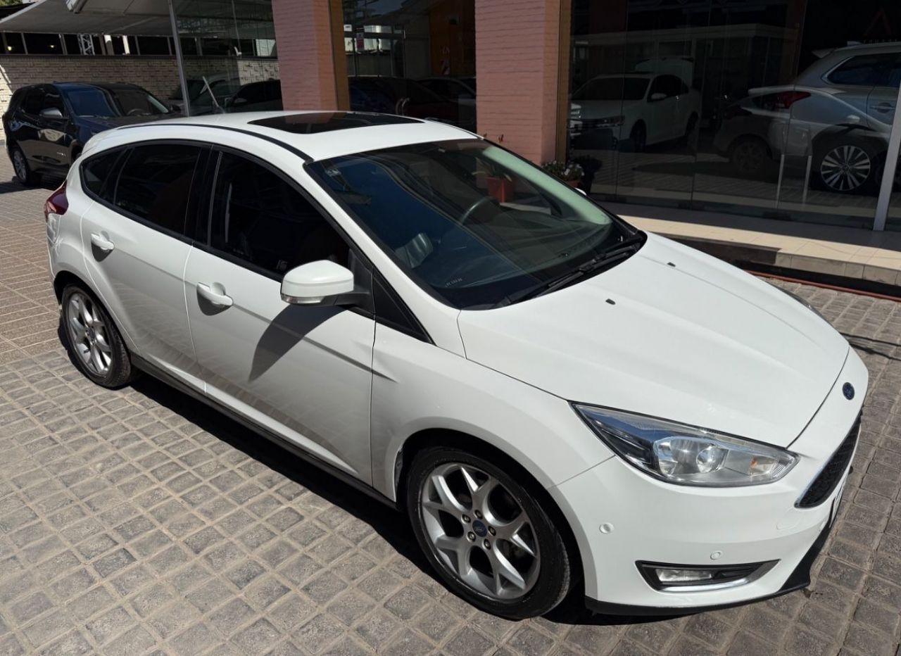 Ford Focus Usado Financiado en Mendoza, deRuedas