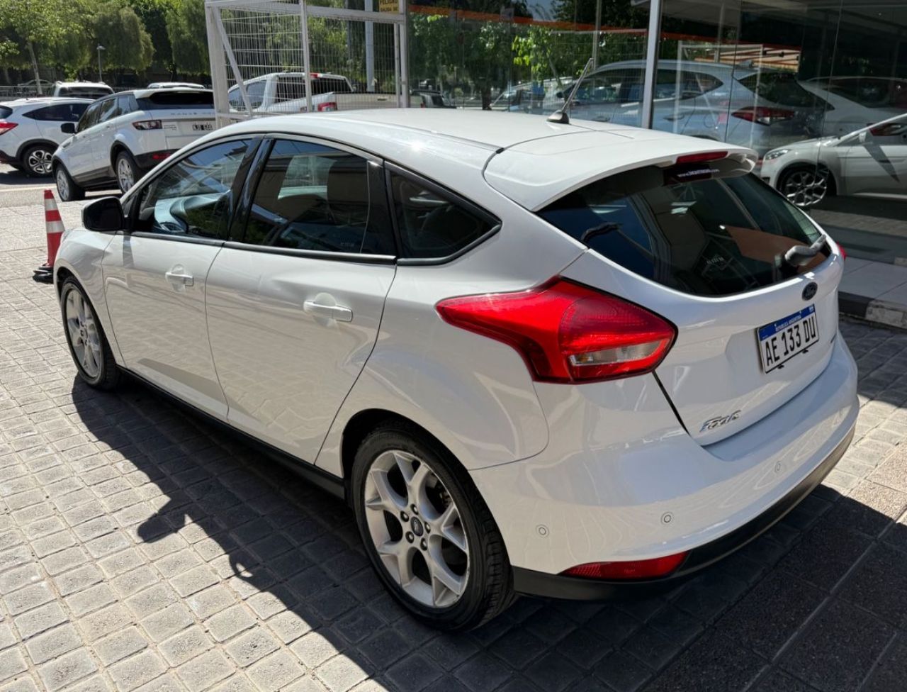 Ford Focus Usado Financiado en Mendoza, deRuedas