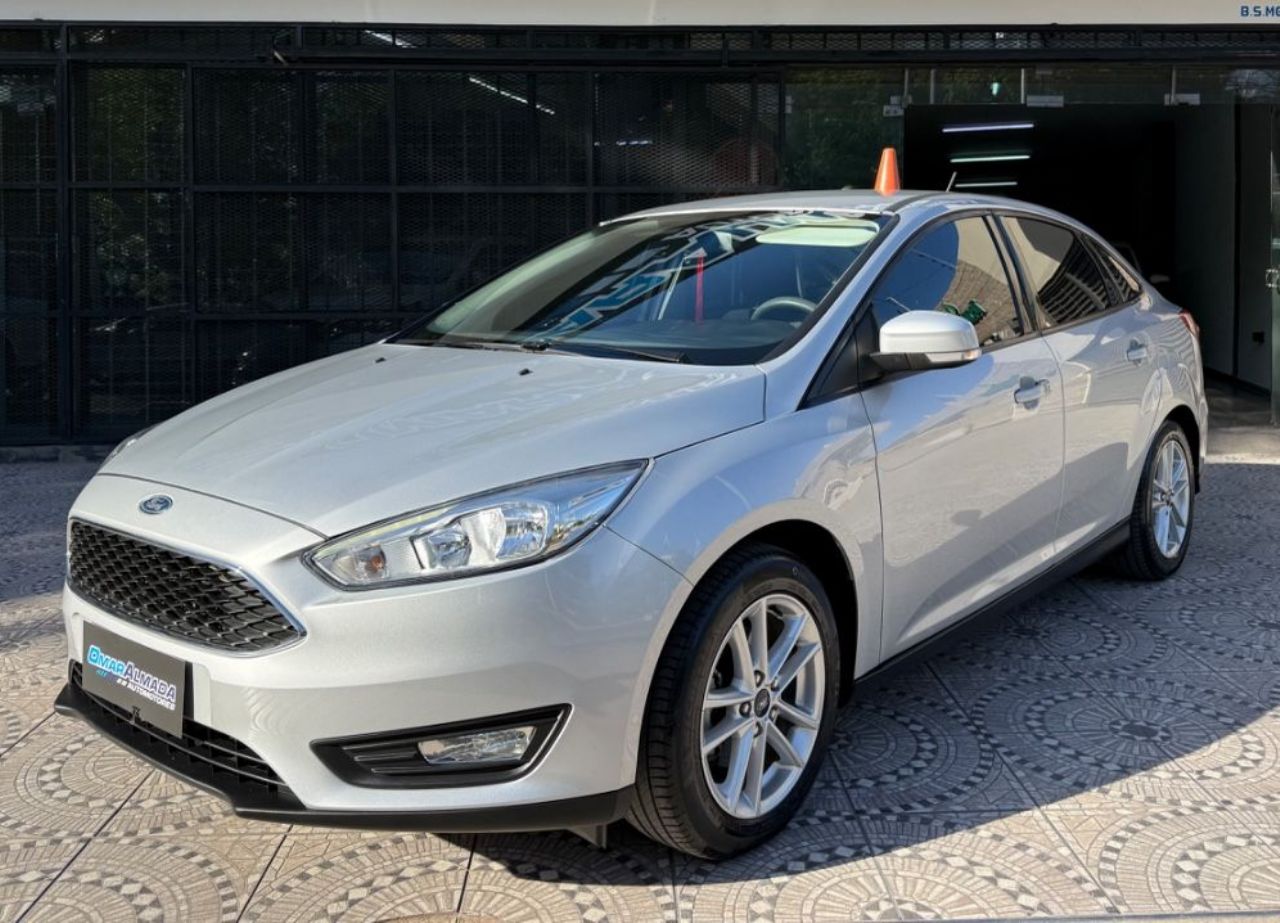 Ford Focus Usado Financiado en Mendoza, deRuedas