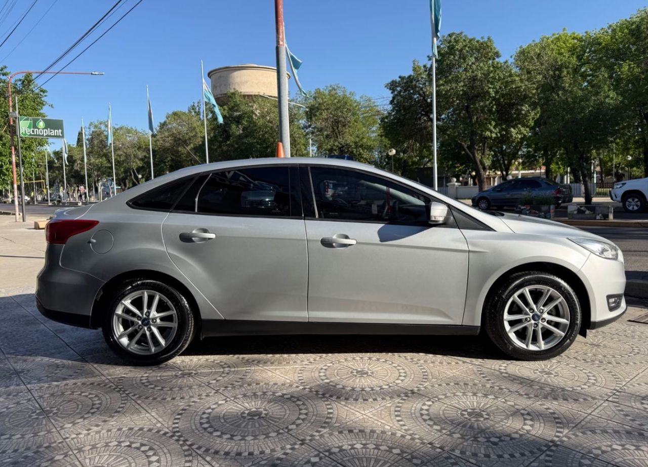 Ford Focus Usado Financiado en Mendoza, deRuedas
