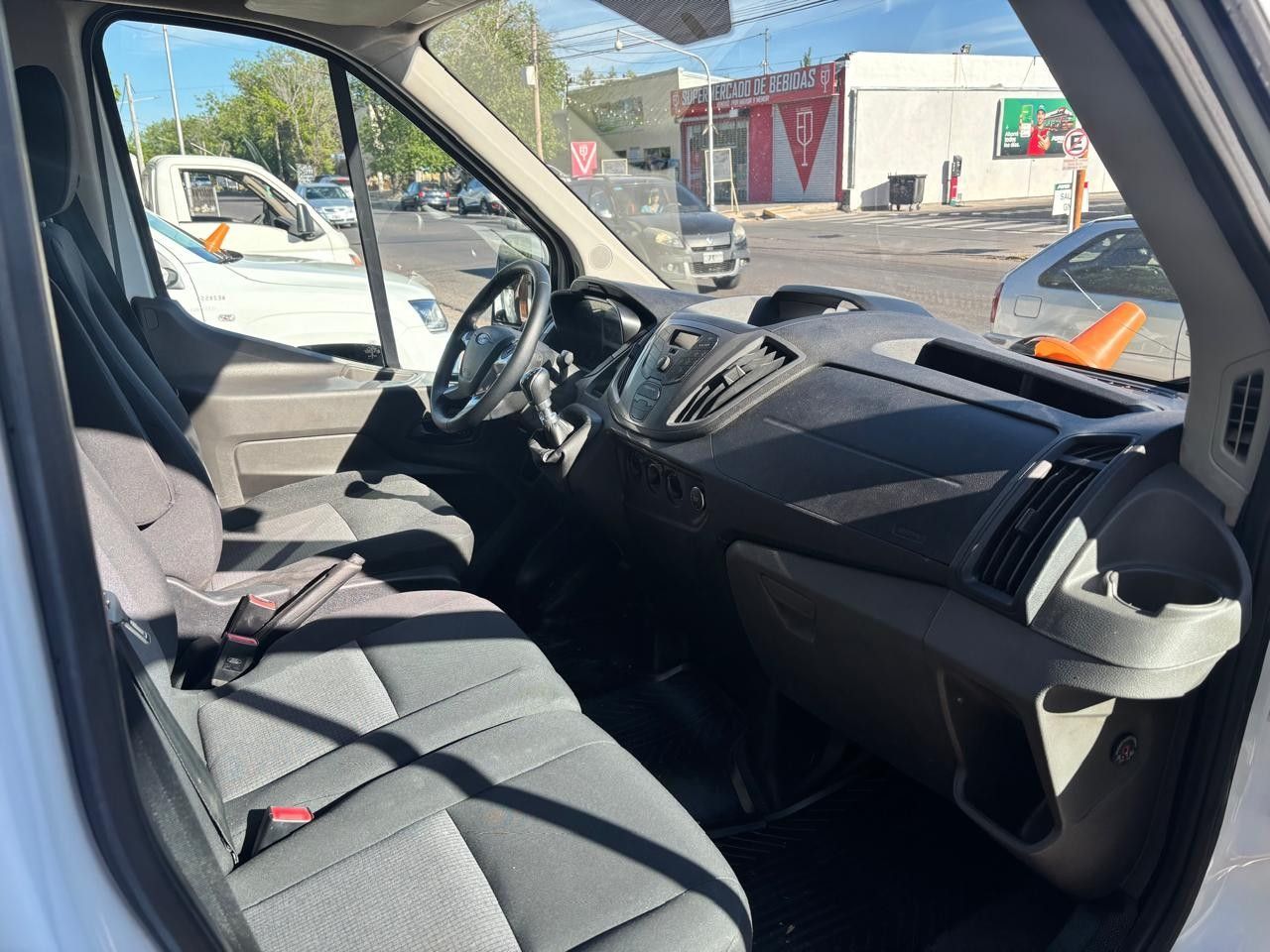 Ford Transit Usada Financiado en Mendoza, deRuedas