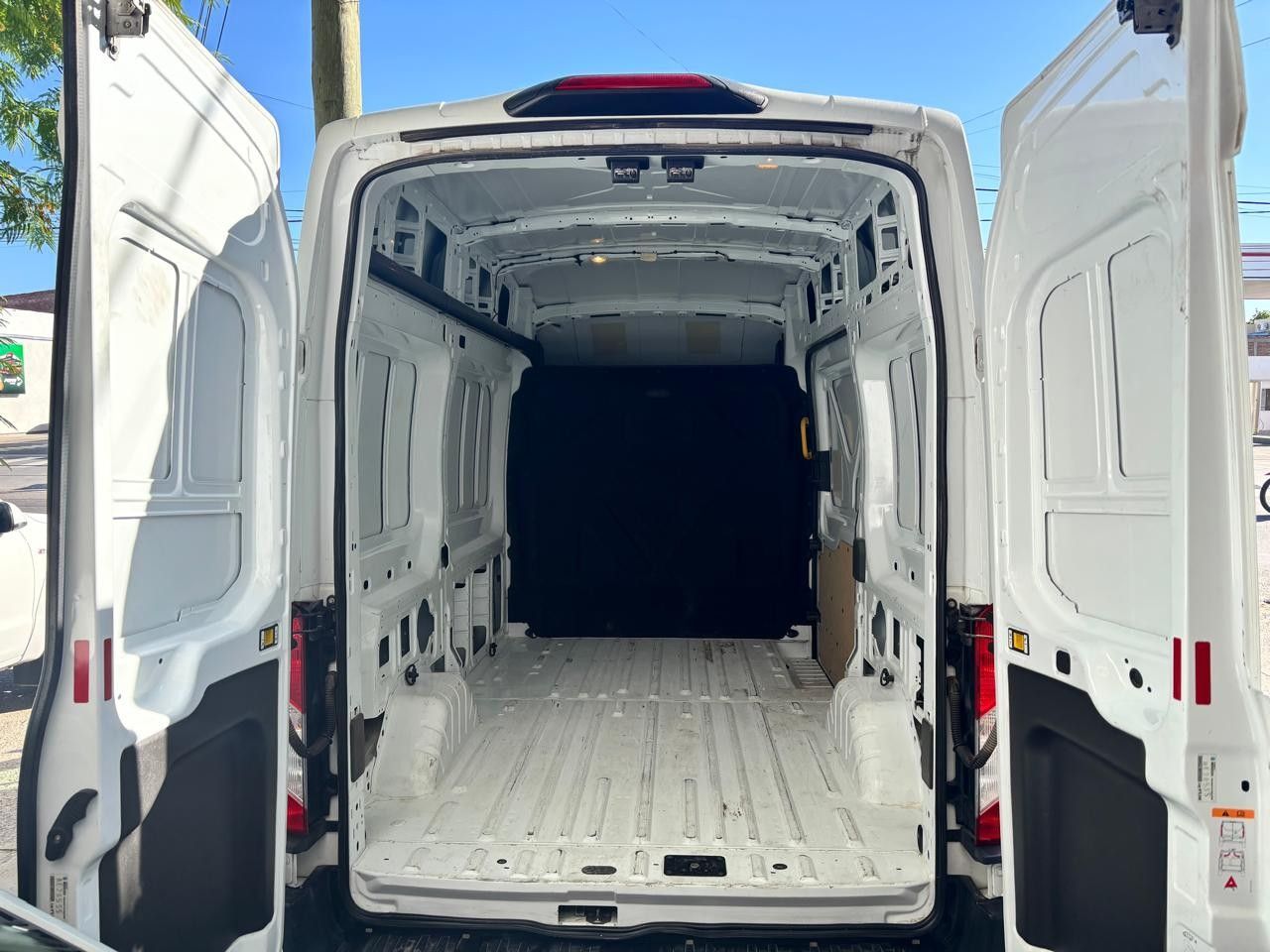 Ford Transit Usada Financiado en Mendoza, deRuedas