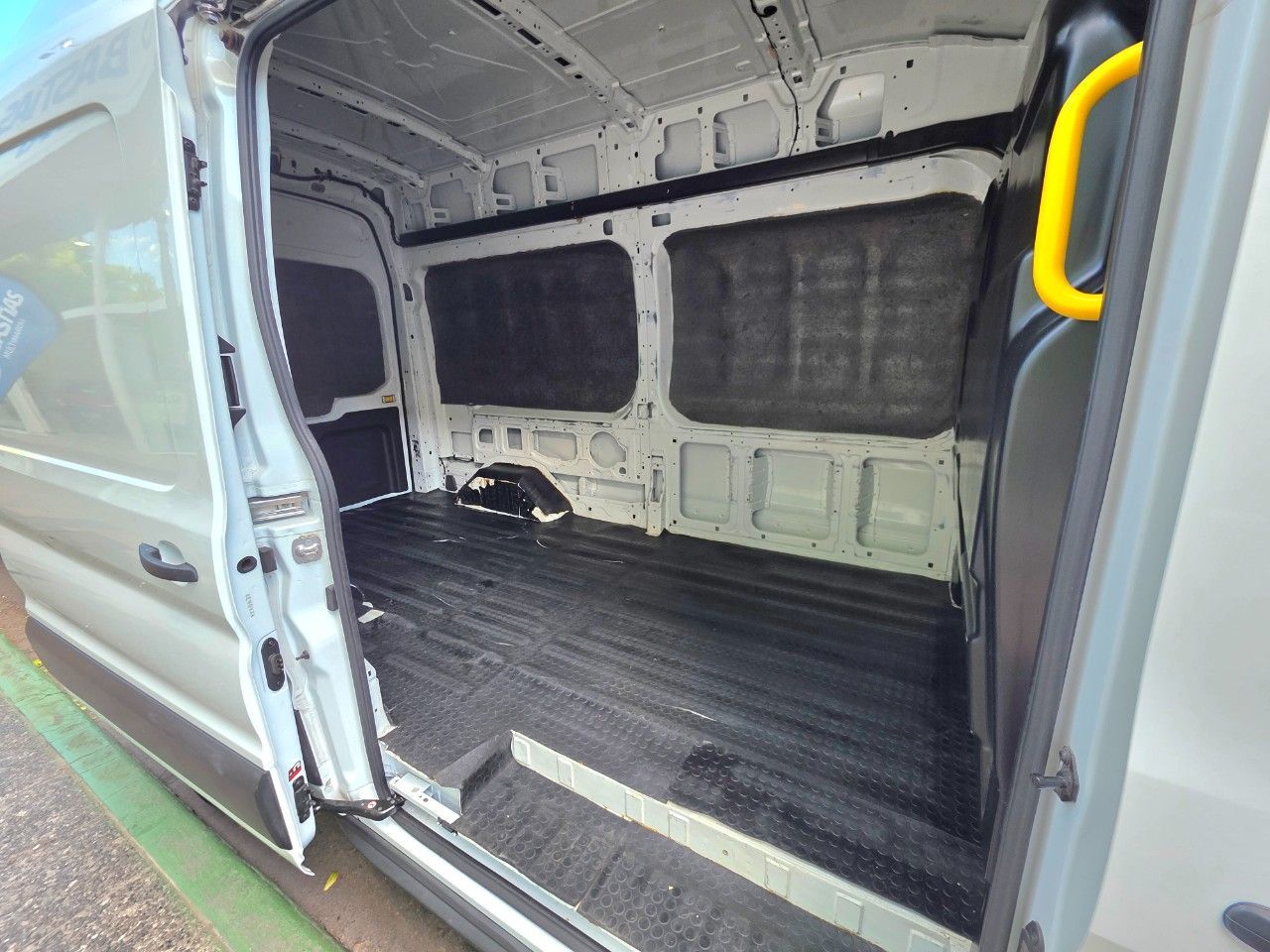 Ford Transit Usada Financiado en Mendoza, deRuedas