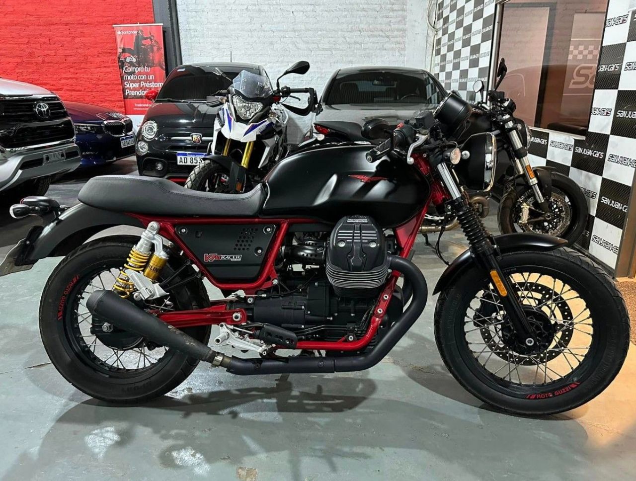 Guzzi V7 Usada en San Juan, deRuedas