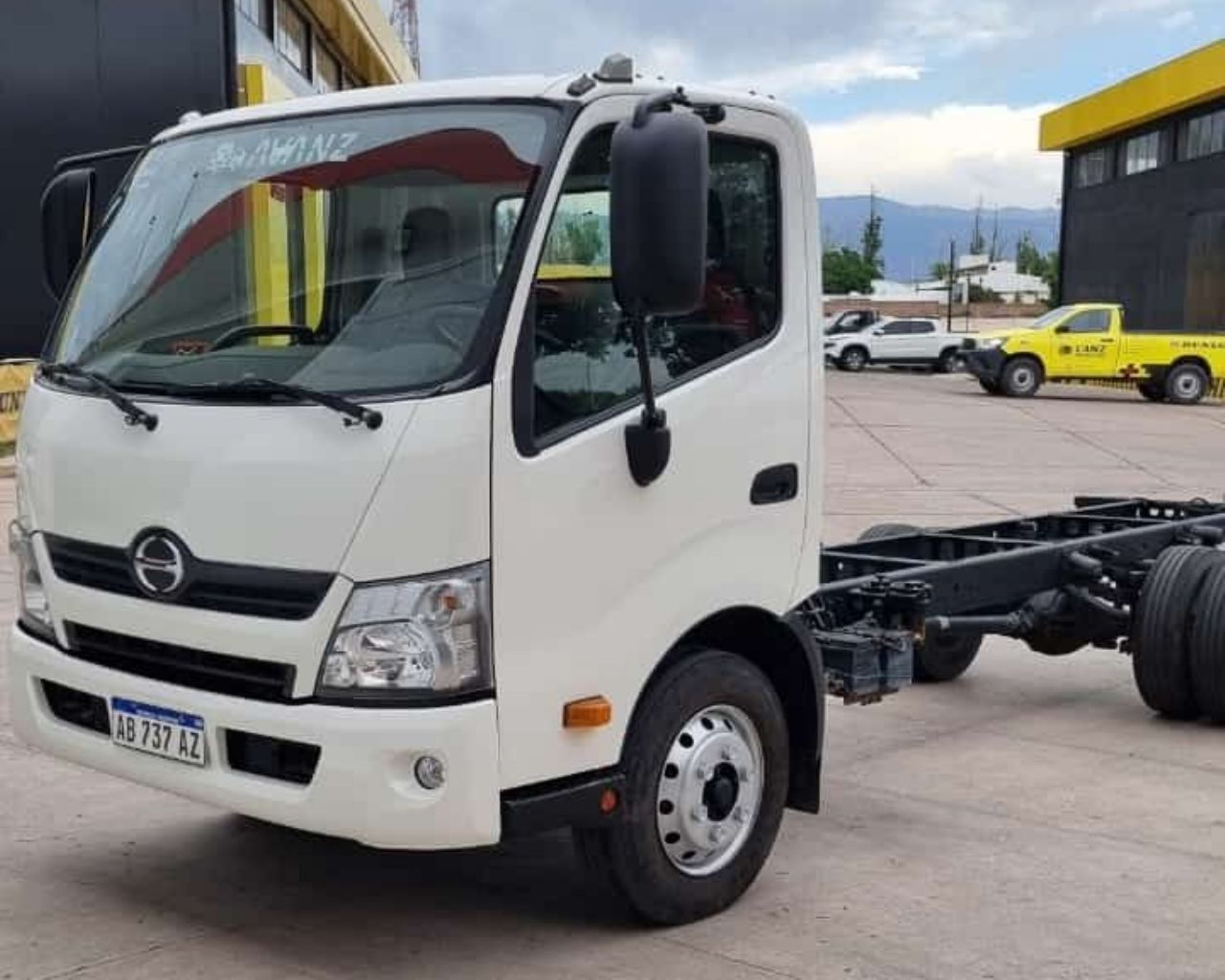 Hino Serie 300 Usado en Mendoza, deRuedas