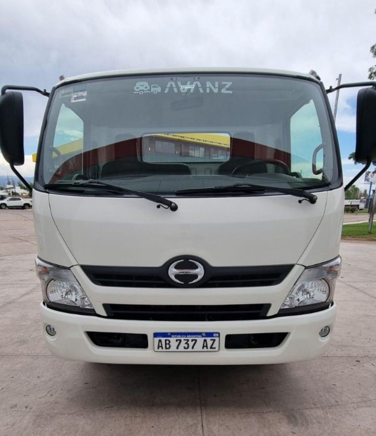 Hino Serie 300 Usado en Mendoza, deRuedas