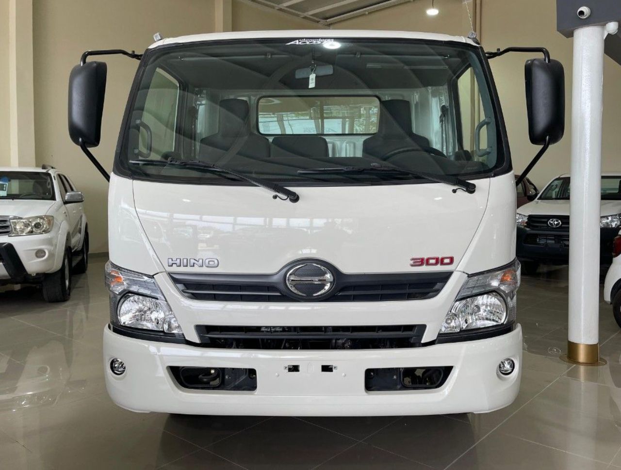 Hino Serie 300 Nuevo en San Juan, deRuedas