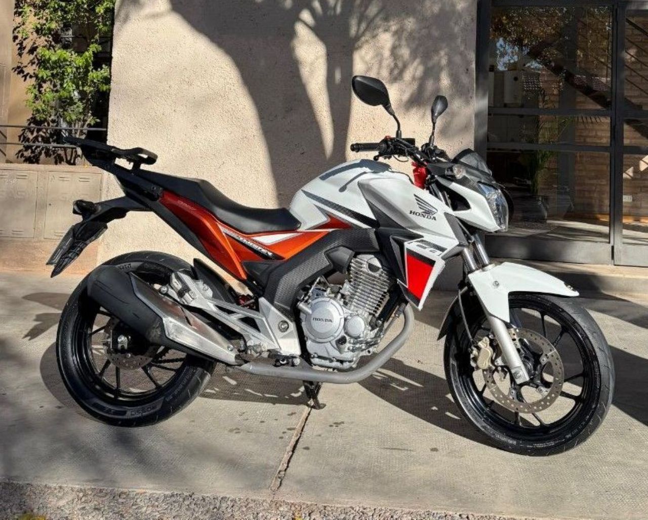 Honda CB Usada Financiado en San Juan, deRuedas