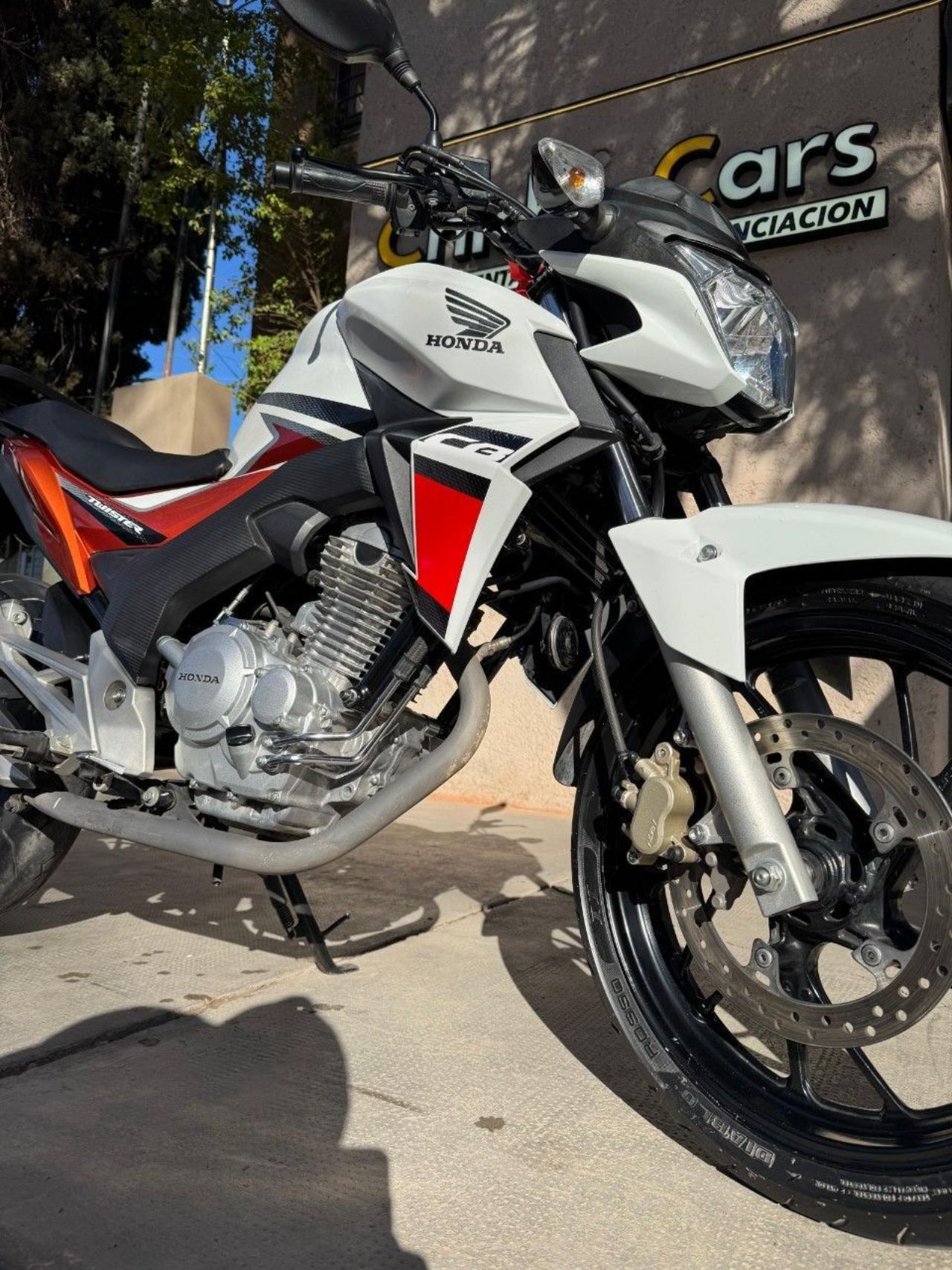 Honda CB Usada Financiado en San Juan, deRuedas